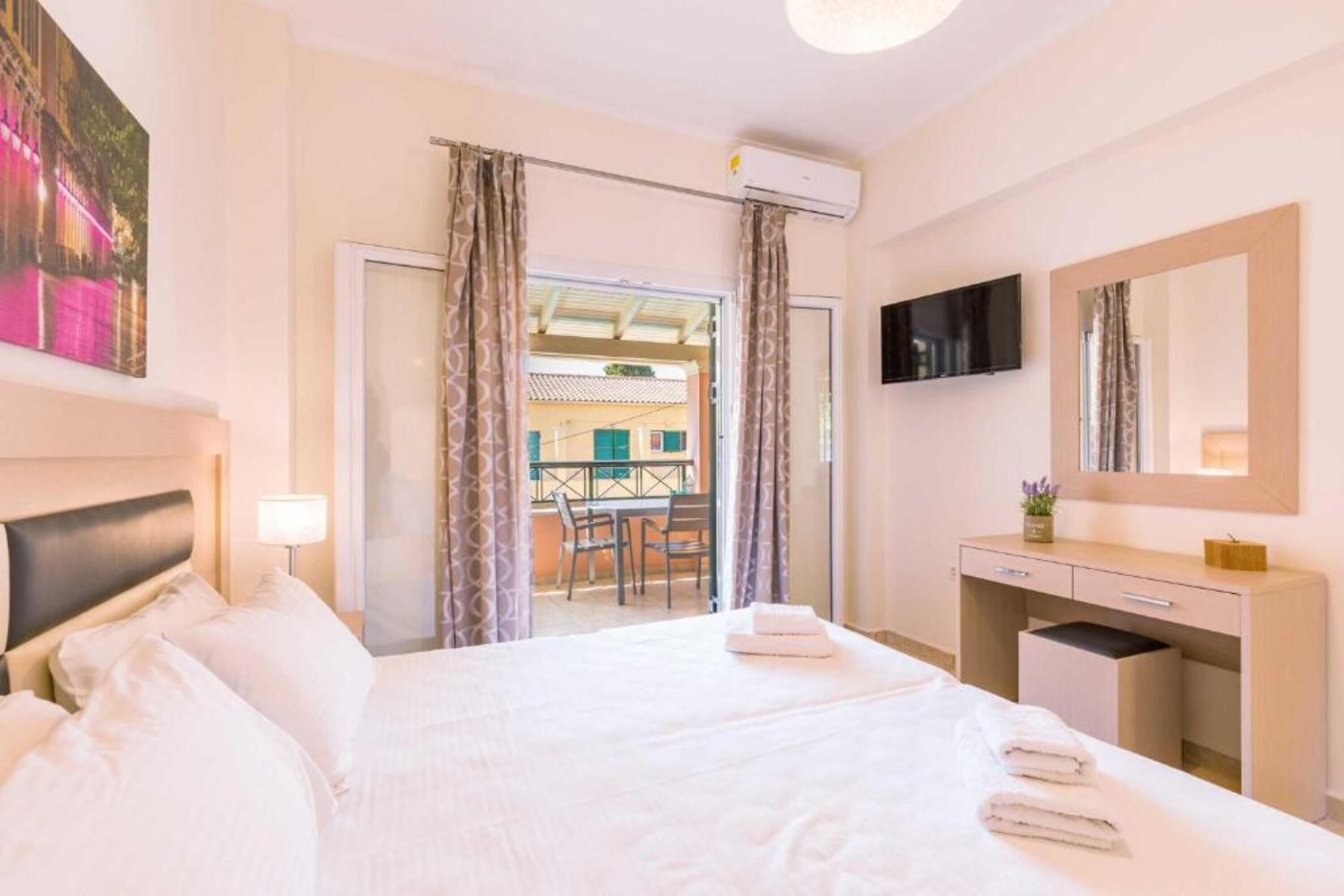 Bella de Lux Apts