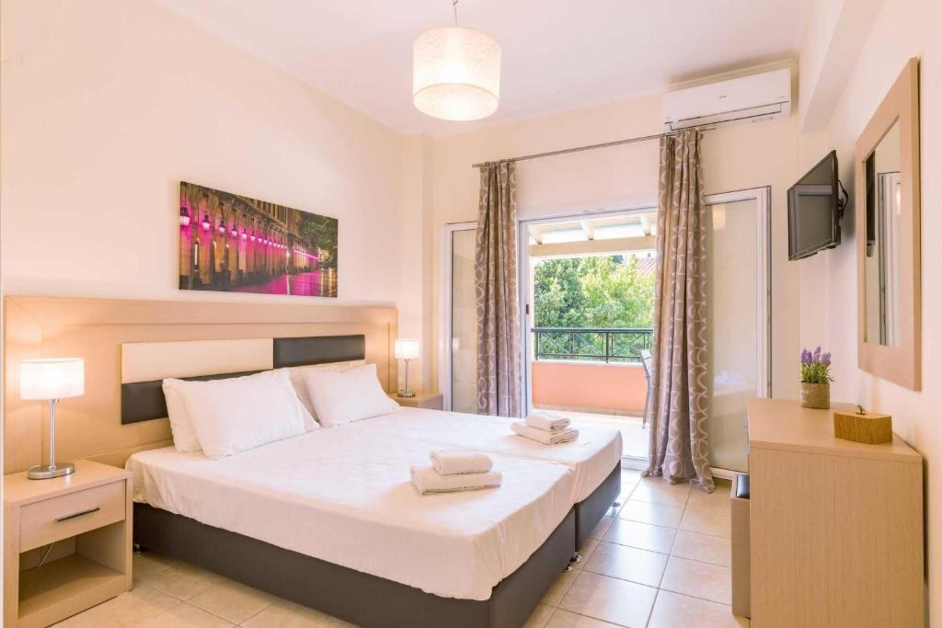 Bella de Lux Apts
