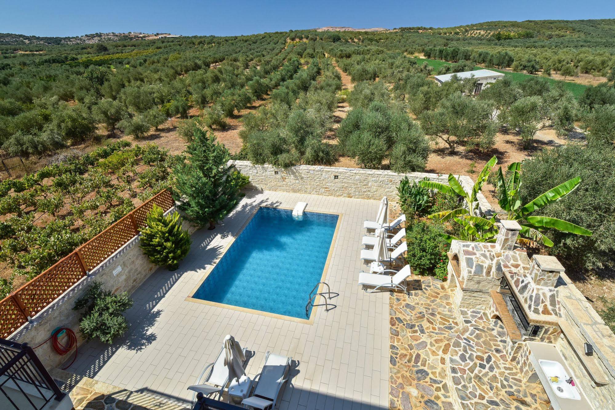Villa Ahlades
