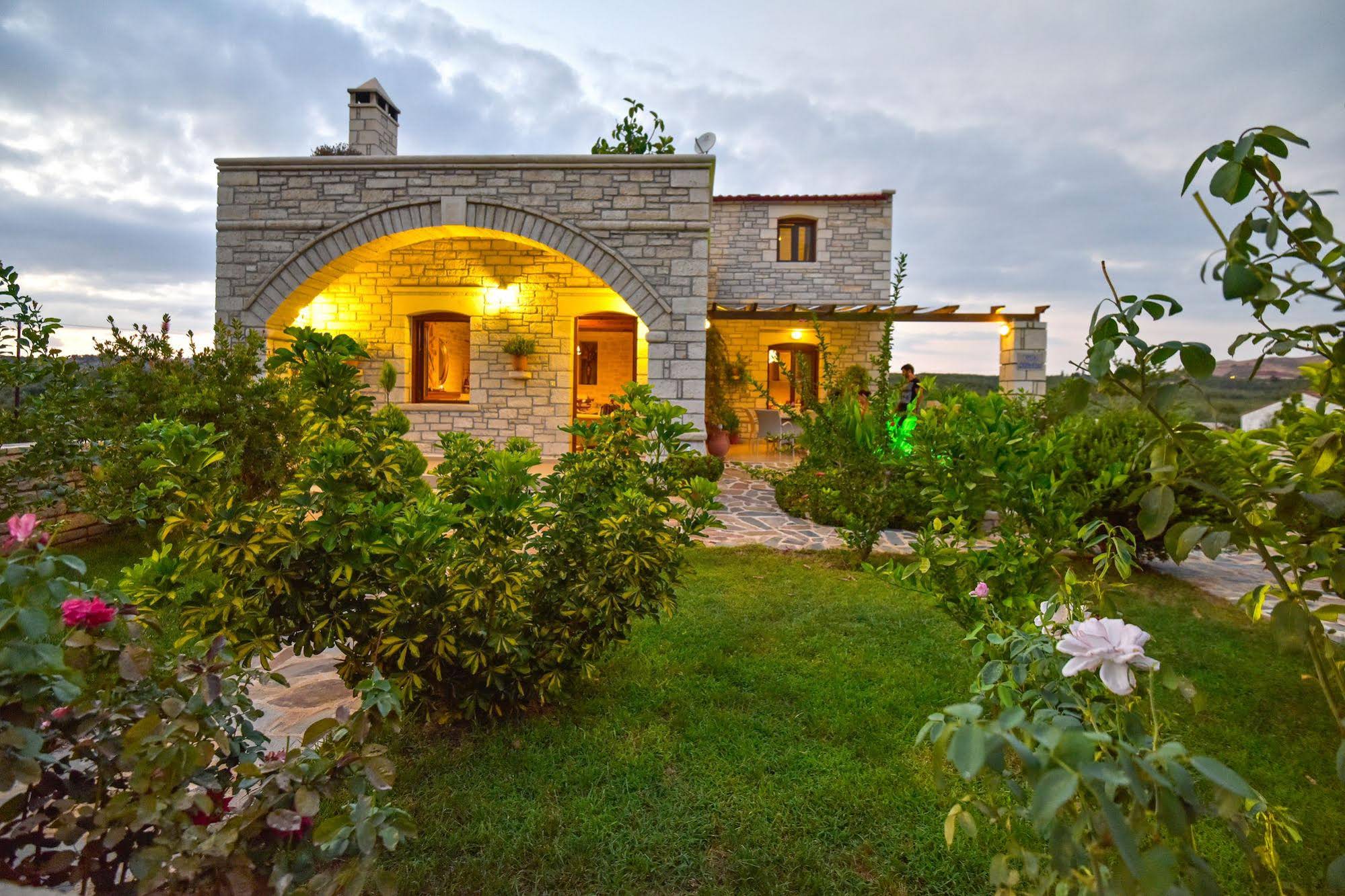 Villa Ahlades