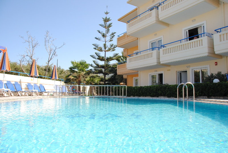 Dias Studios & Apartments