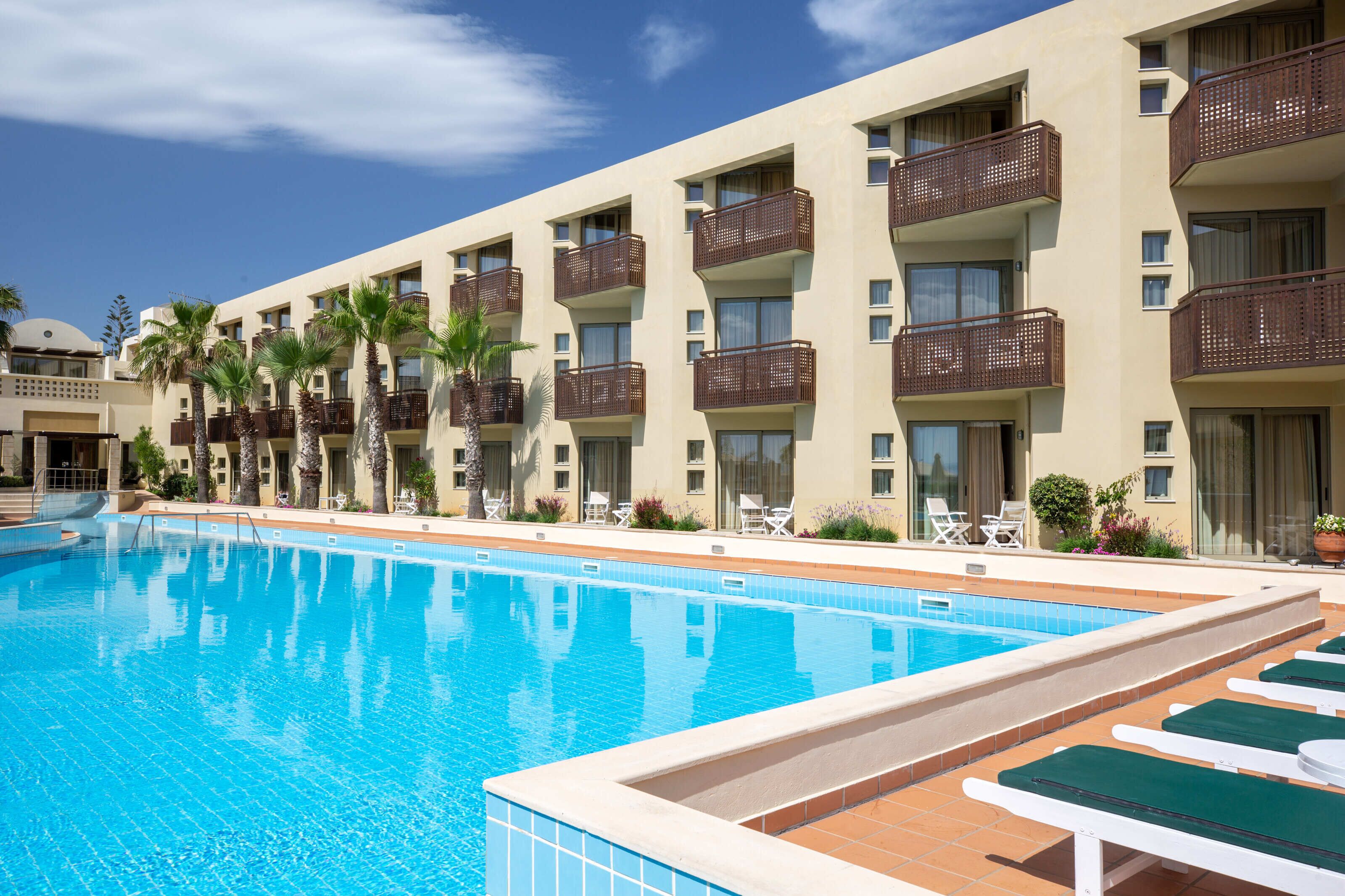 Giannoulis Santa Marina Plaza