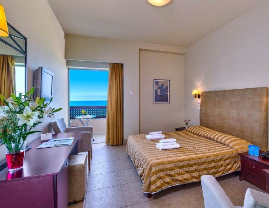 Santa Marina Beach Hotel
