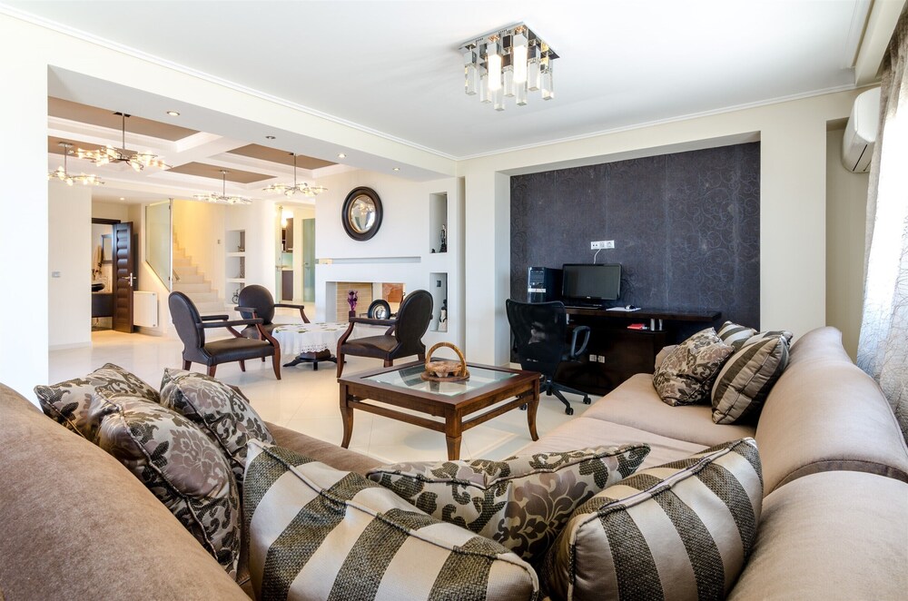 Med Luxury Villa