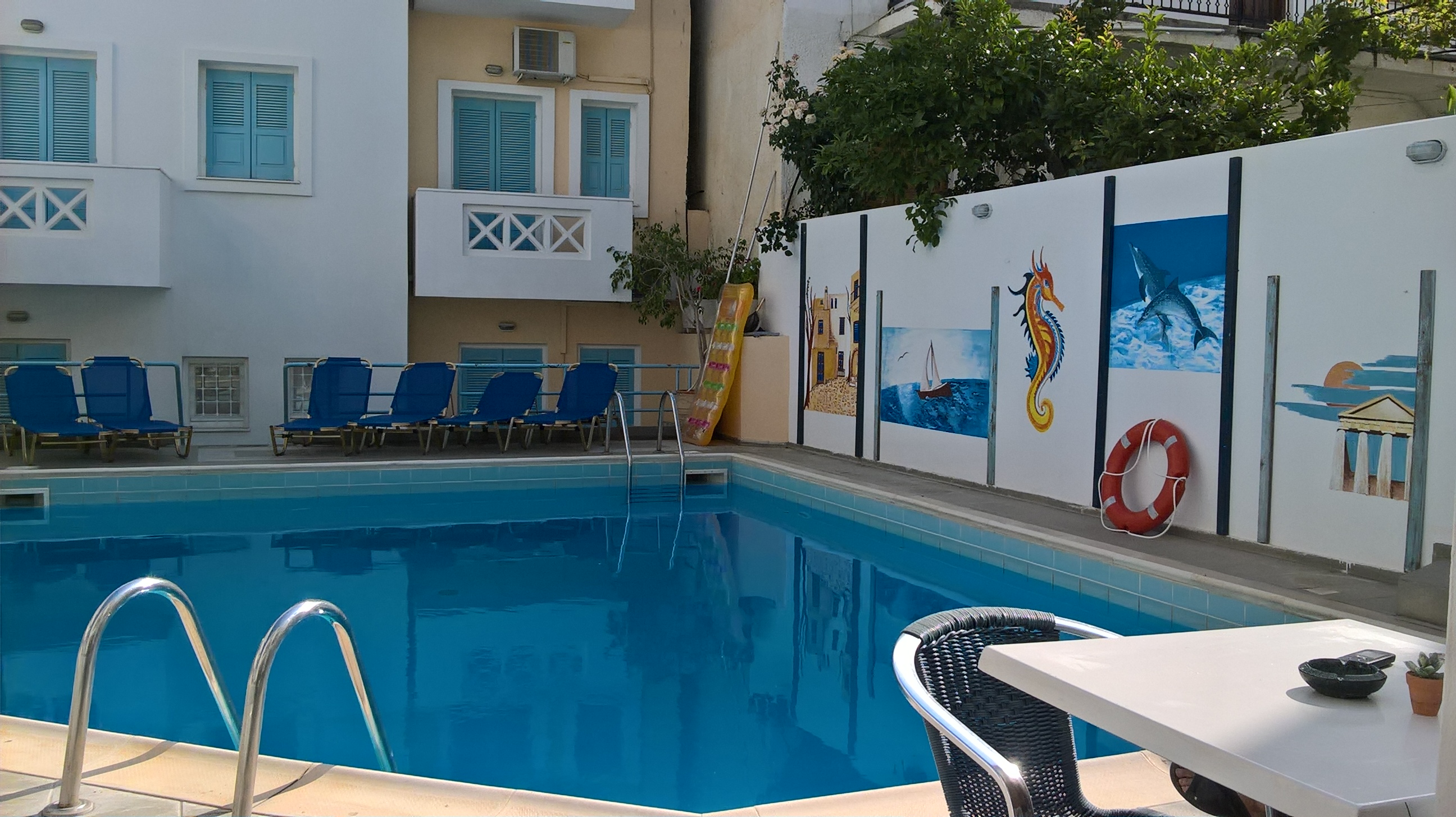 Renia Hotel