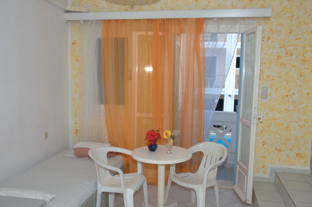 Renia Hotel