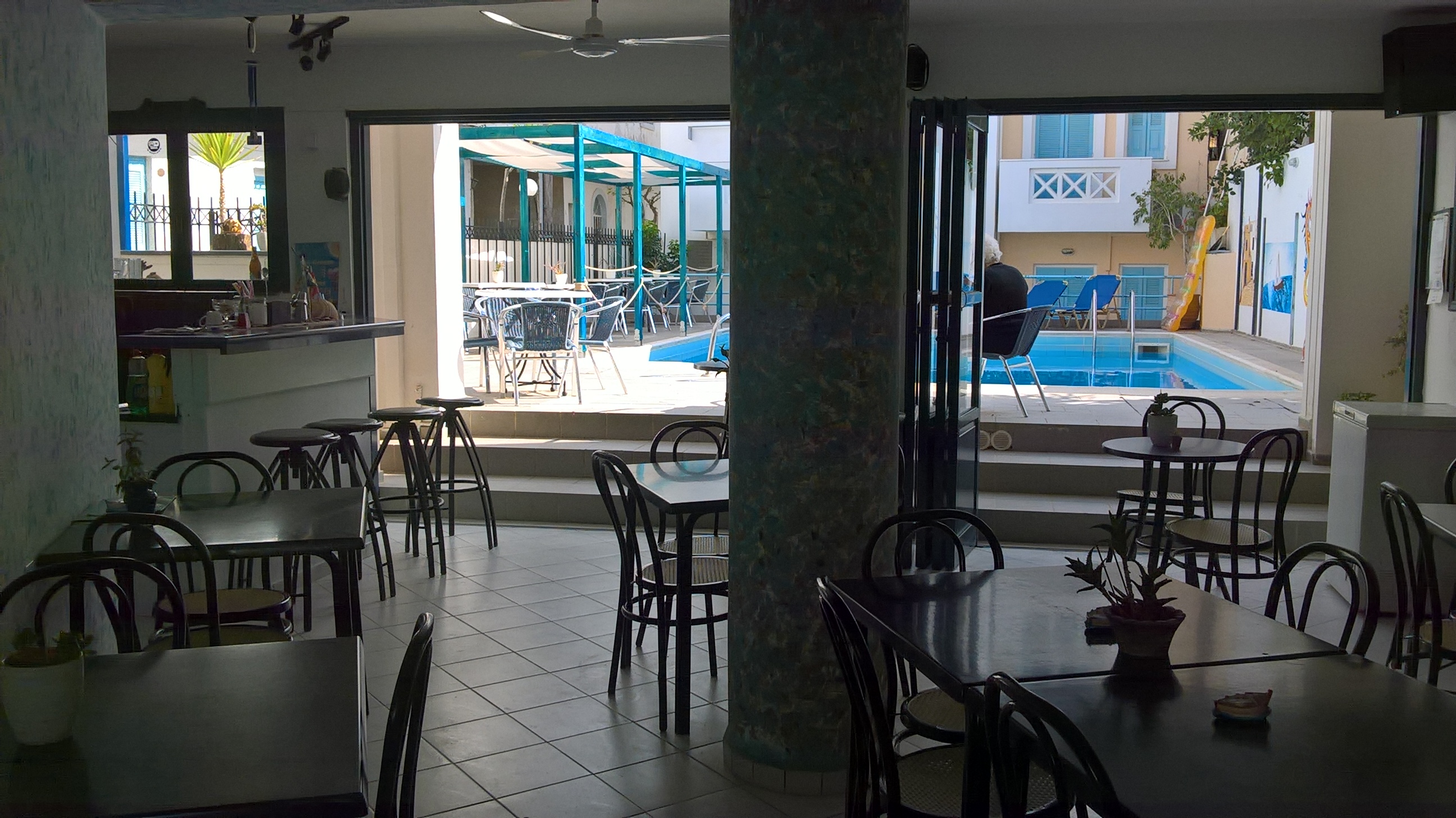 Renia Hotel