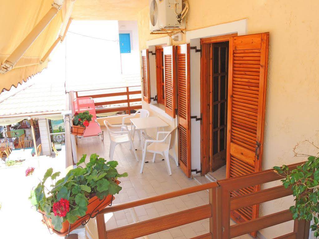 Zorbas Studios & Apartments