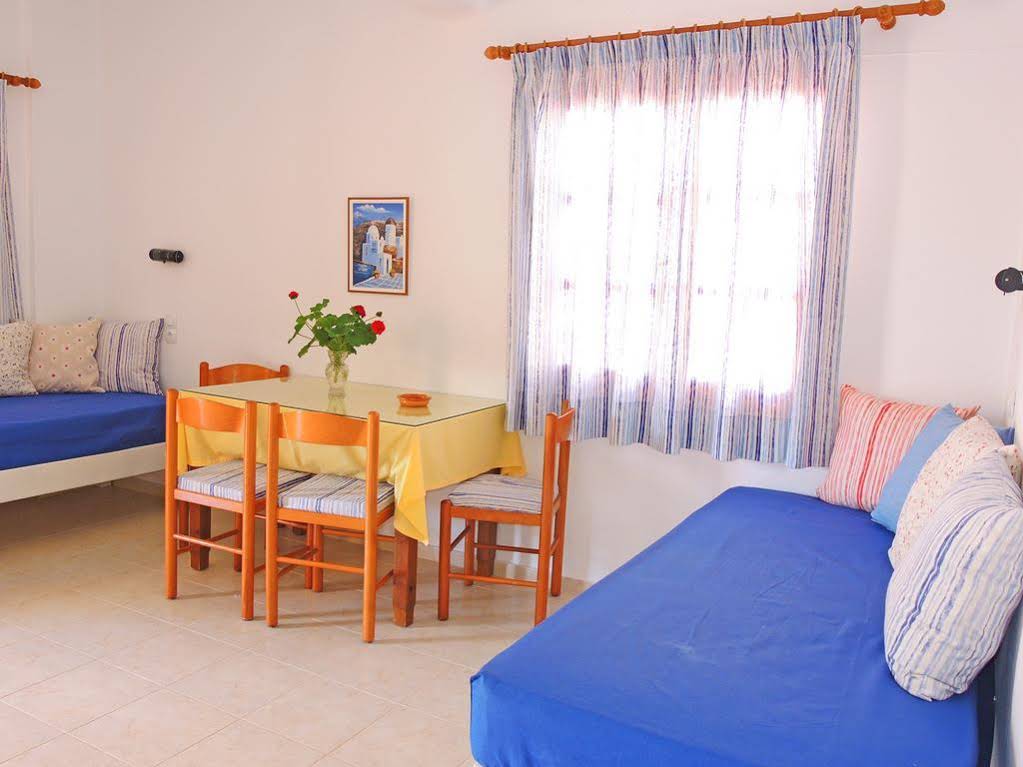 Zorbas Studios & Apartments