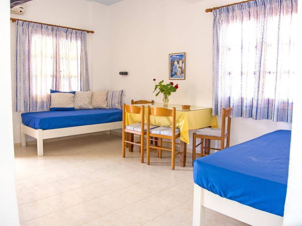 Zorbas Studios & Apartments