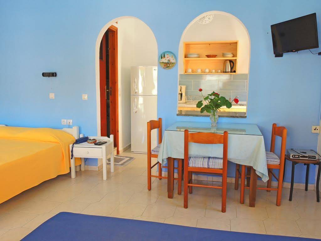 Zorbas Studios & Apartments