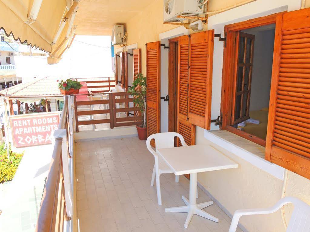 Zorbas Studios & Apartments