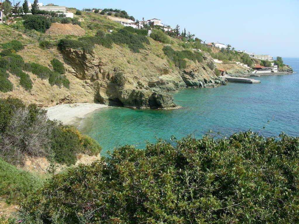 Zorbas Studios & Apartments