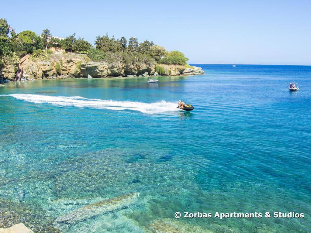 Zorbas Studios & Apartments