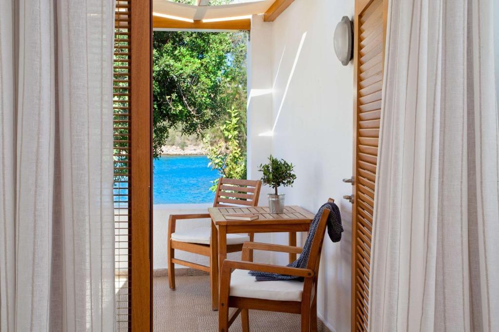 Minos Beach art Hotel