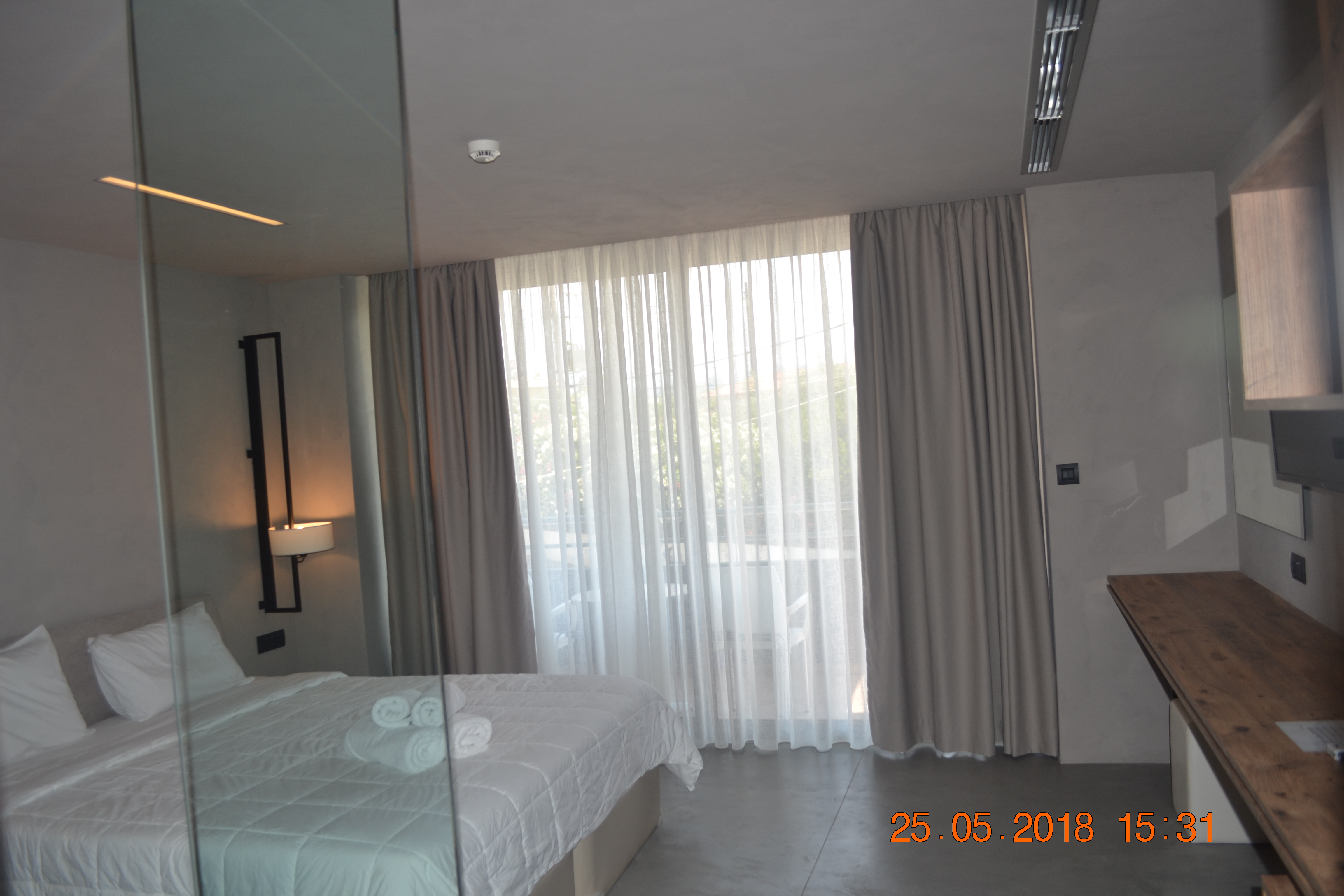 Icarus Hotel