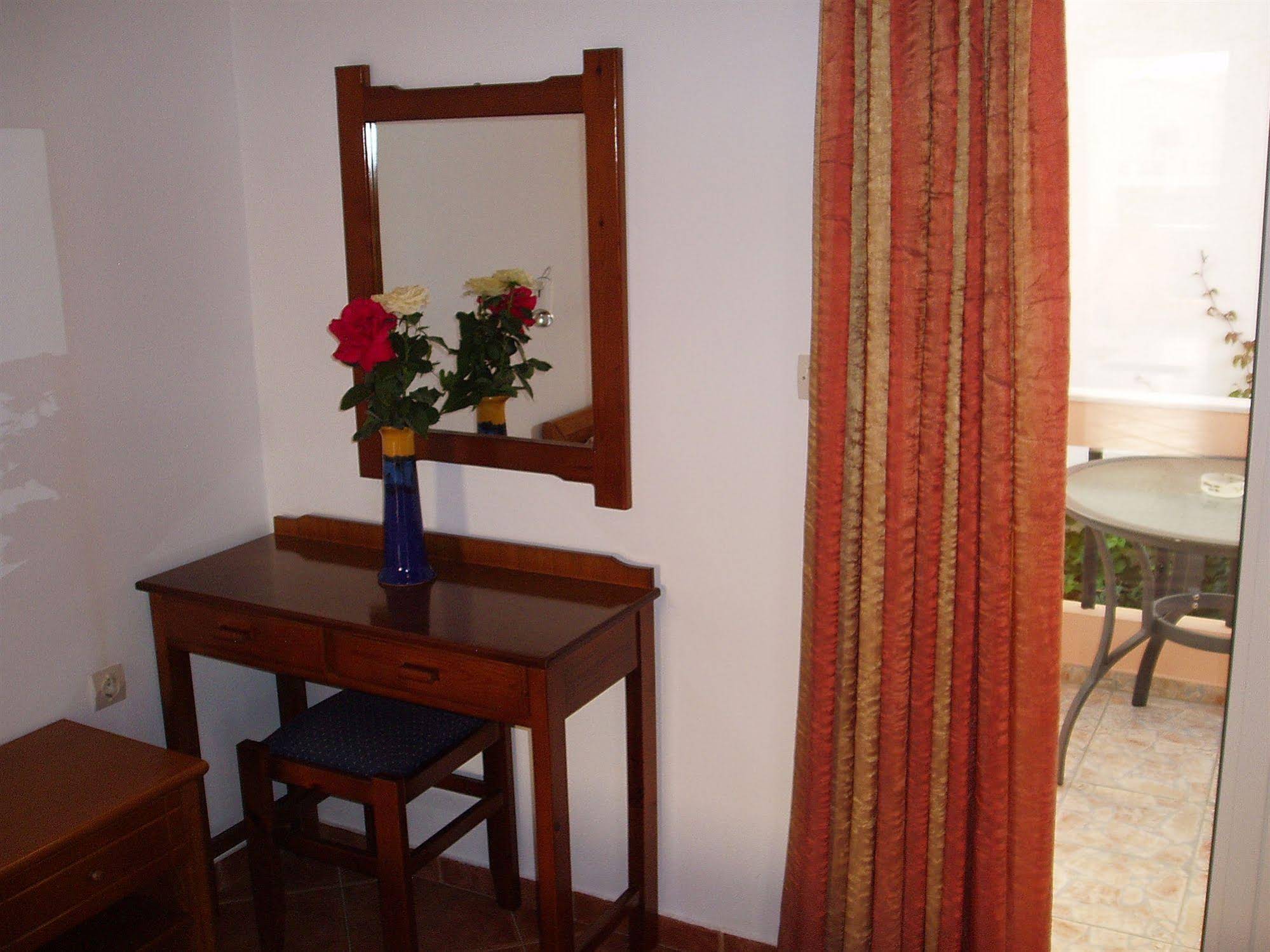 Elena Apartments Almirida