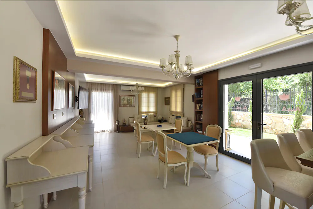 Alexander Amea Hotel