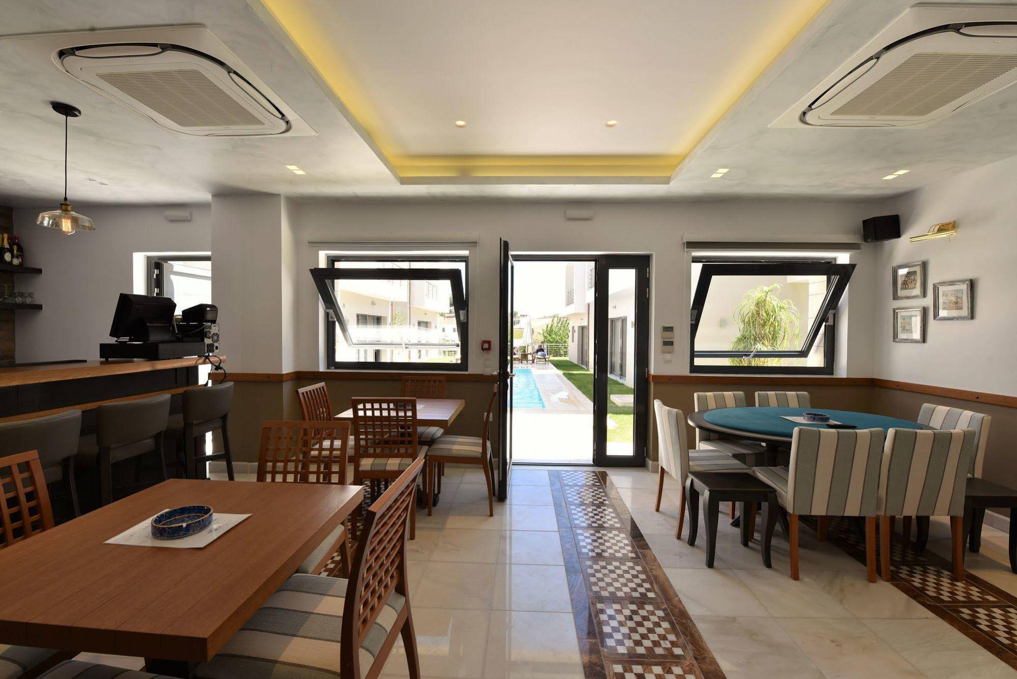 Alexander Suites