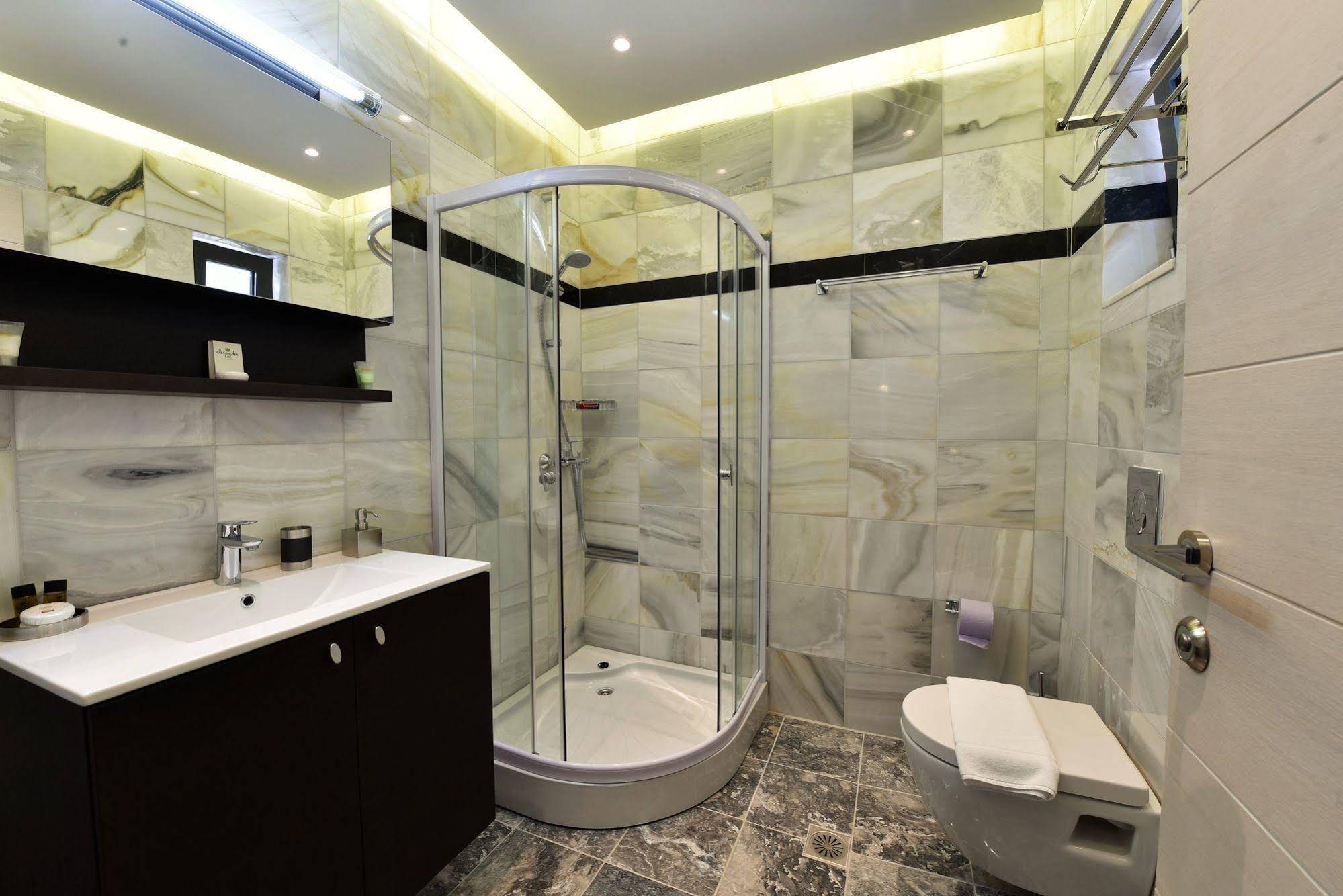 Alexander Suites