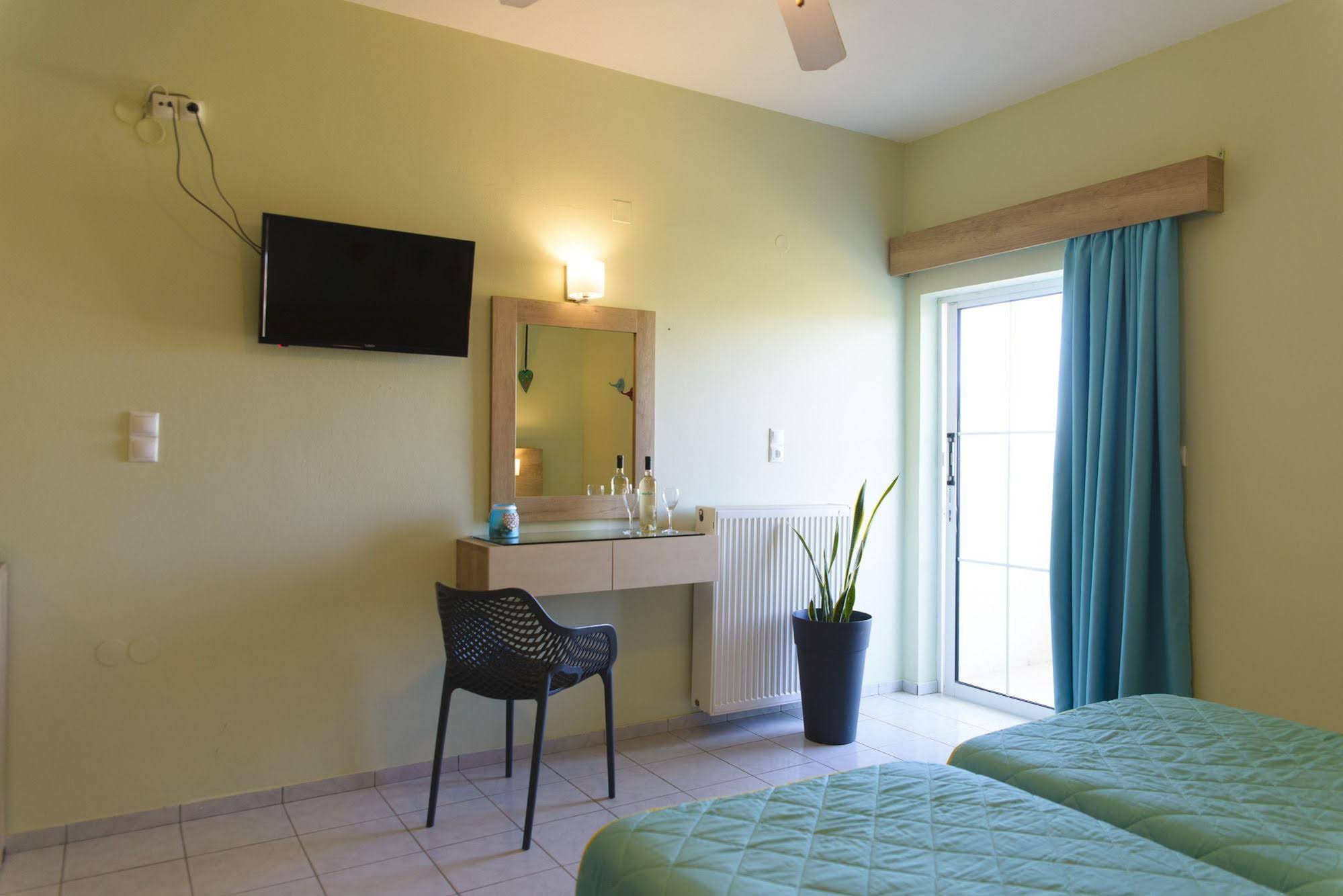 Creta Aptera Beach