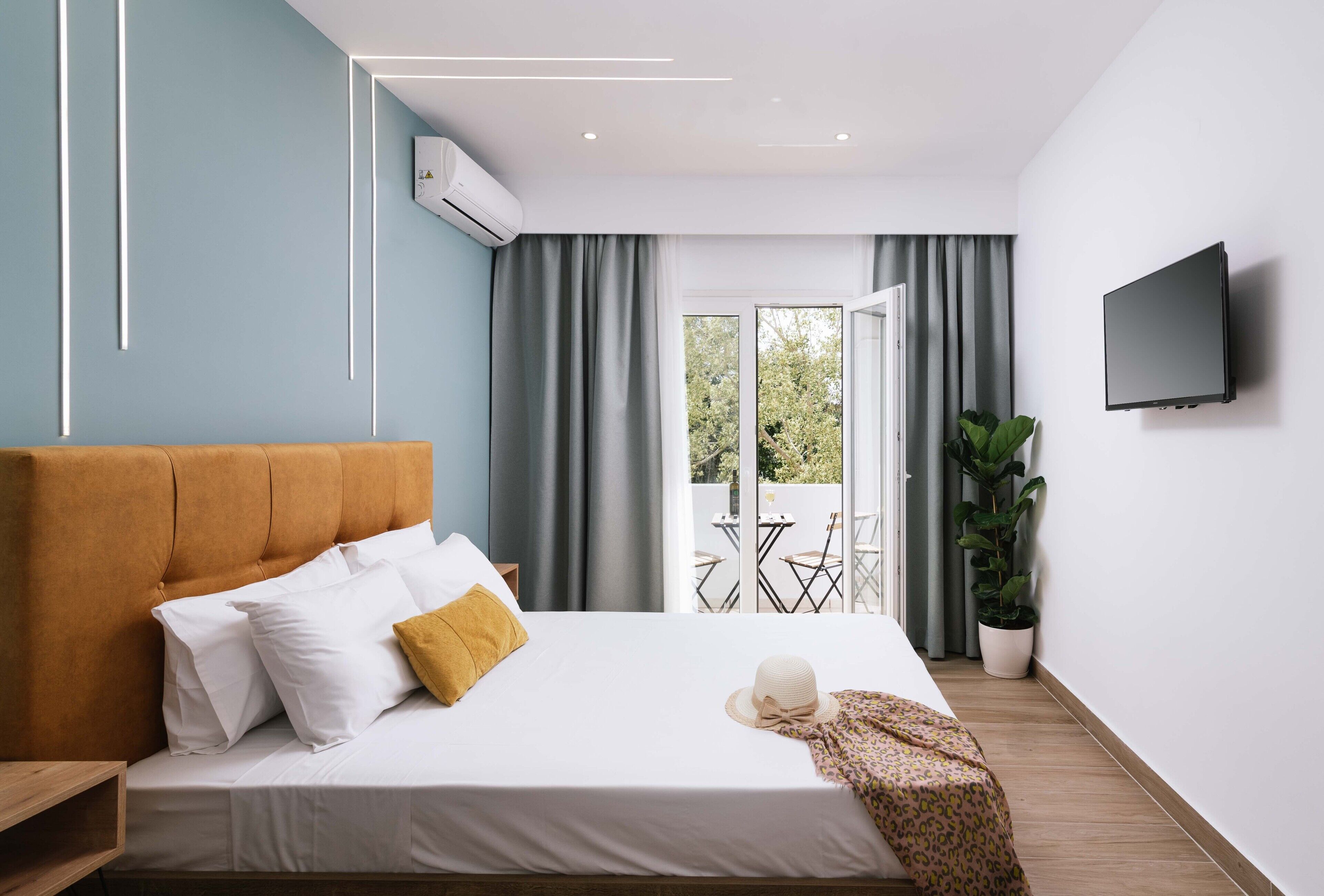 Ermis Luxury Suites & Apartments