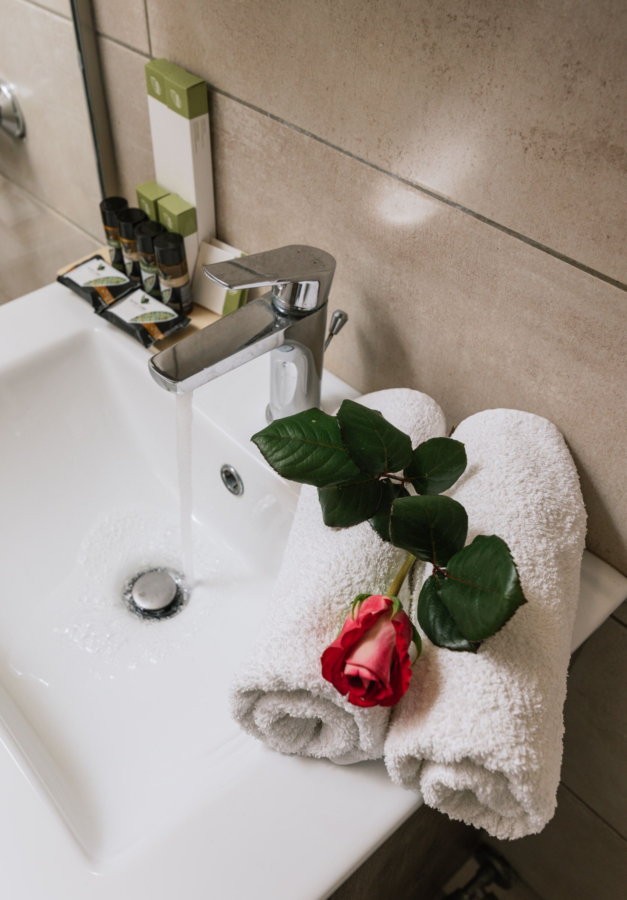 Ermis Luxury Suites & Apartments