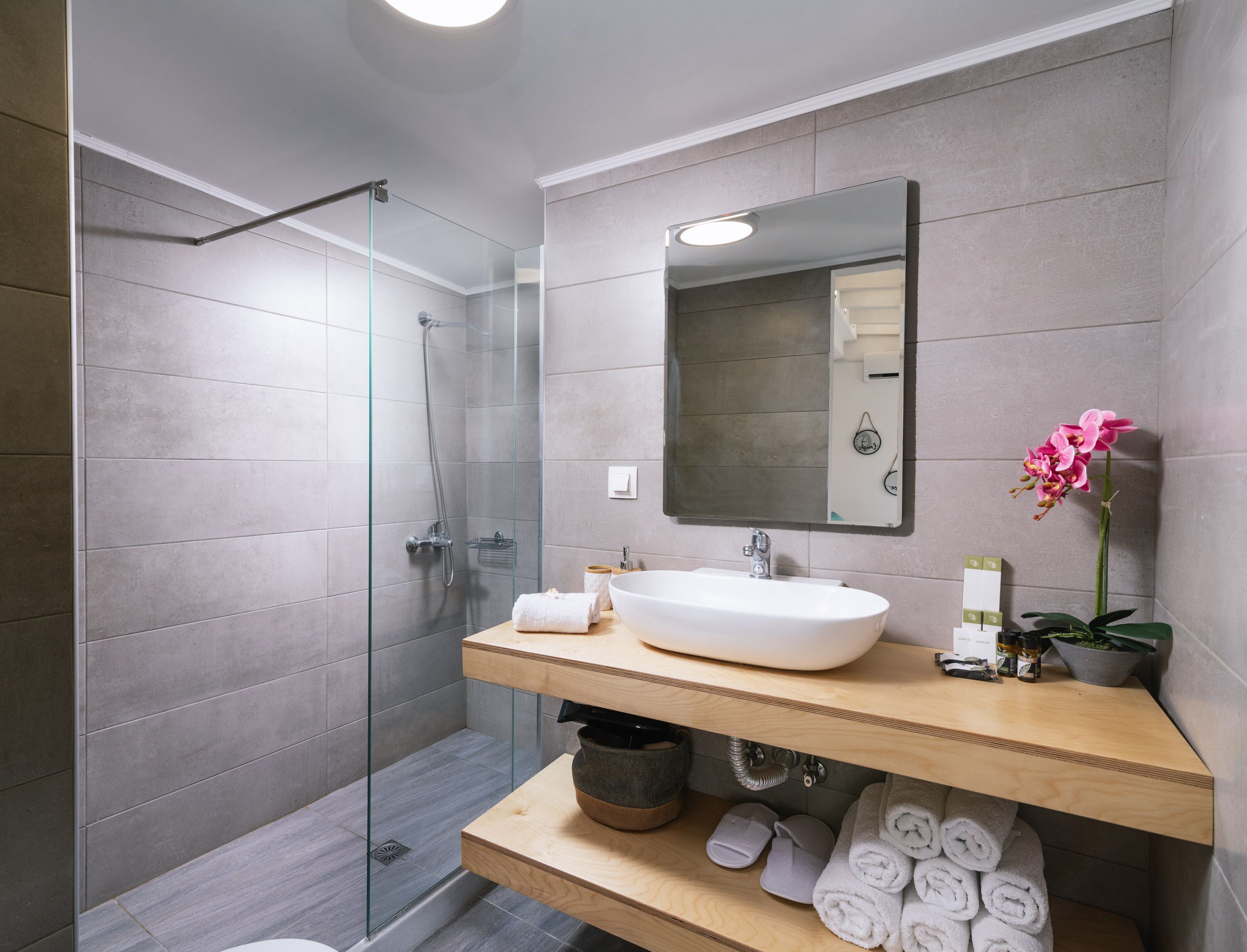 Ermis Luxury Suites & Apartments