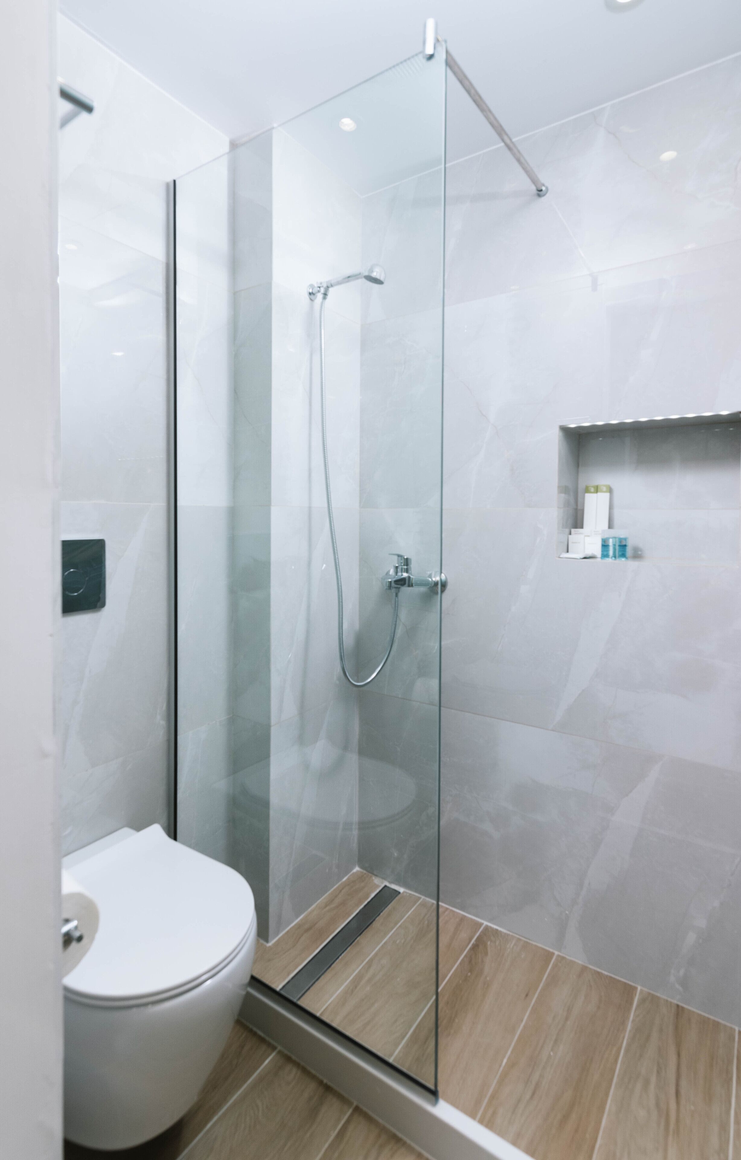 Ermis Luxury Suites & Apartments