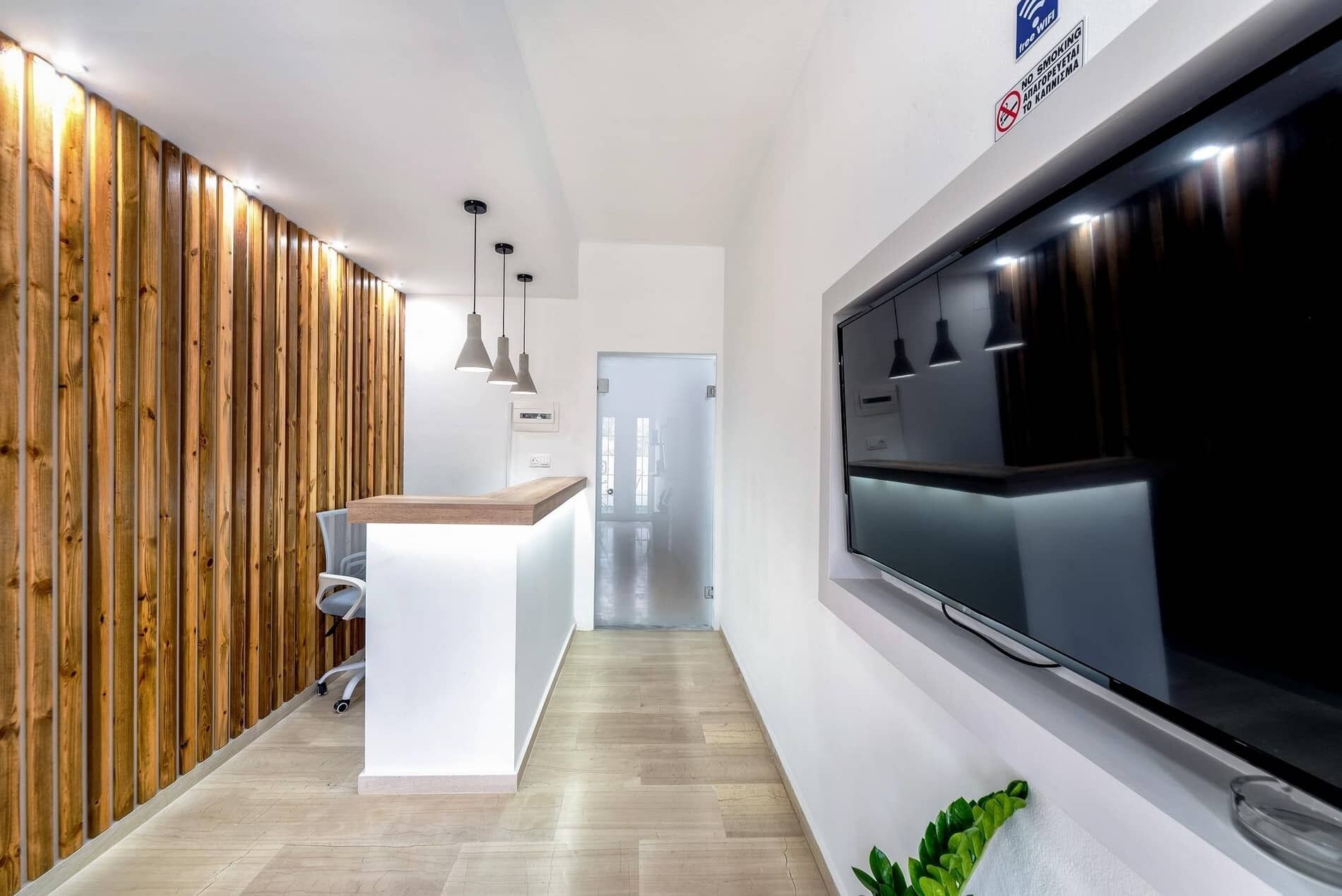 Ermis Luxury Suites & Apartments
