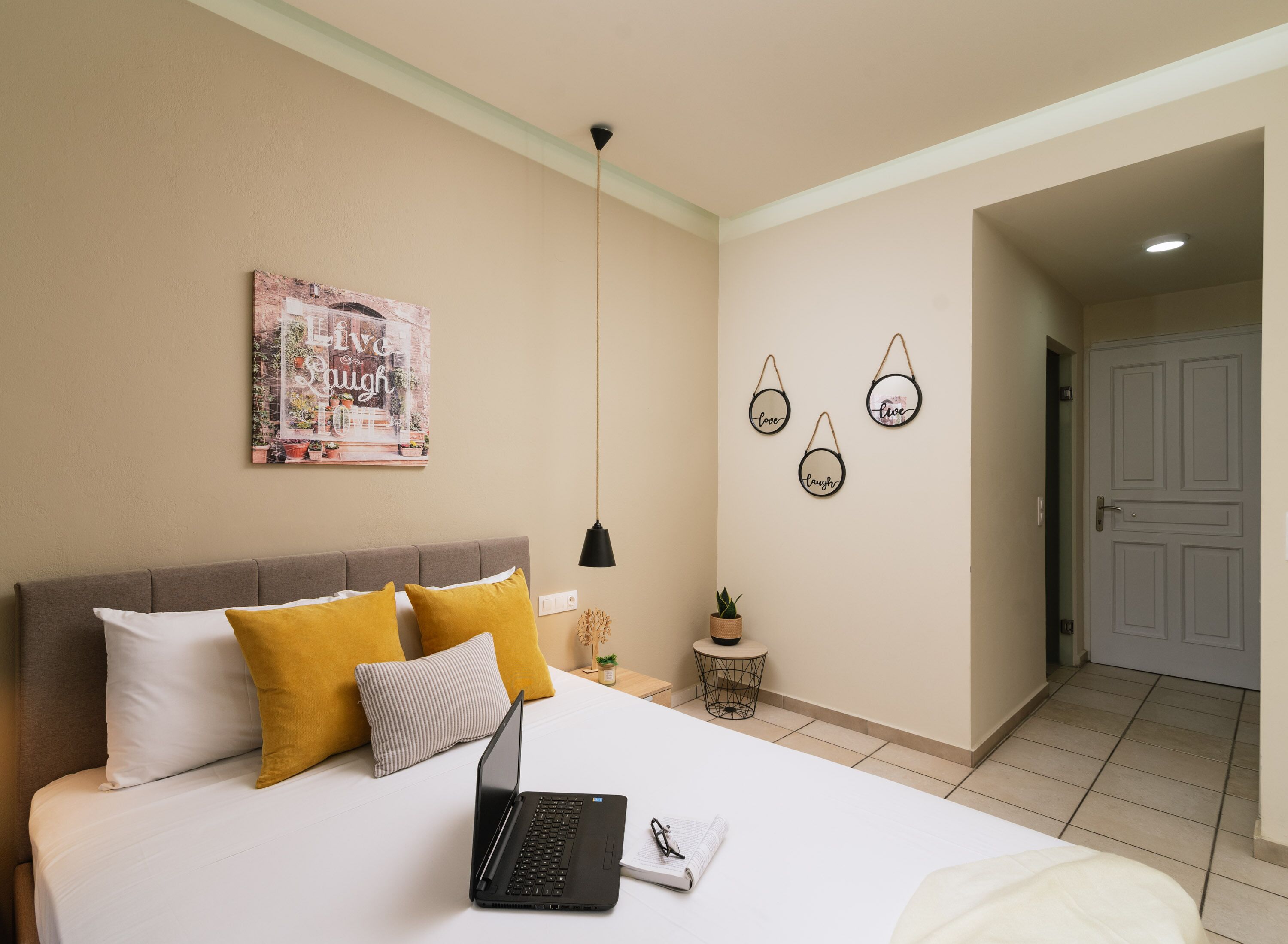 Ermis Luxury Suites & Apartments