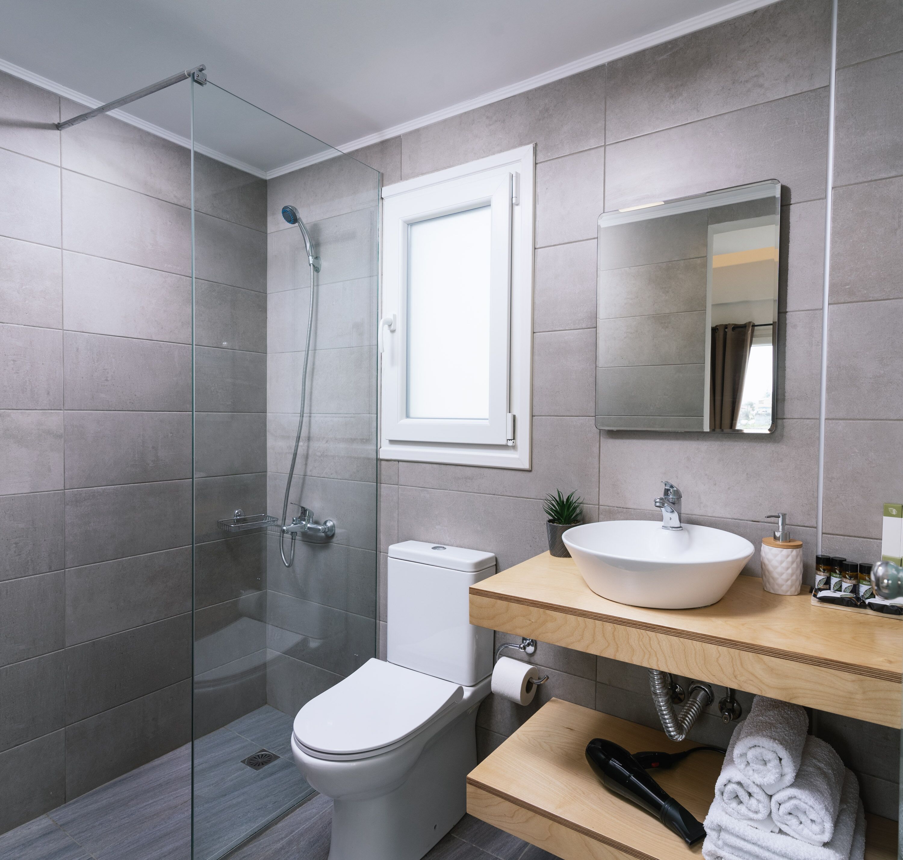 Ermis Luxury Suites & Apartments
