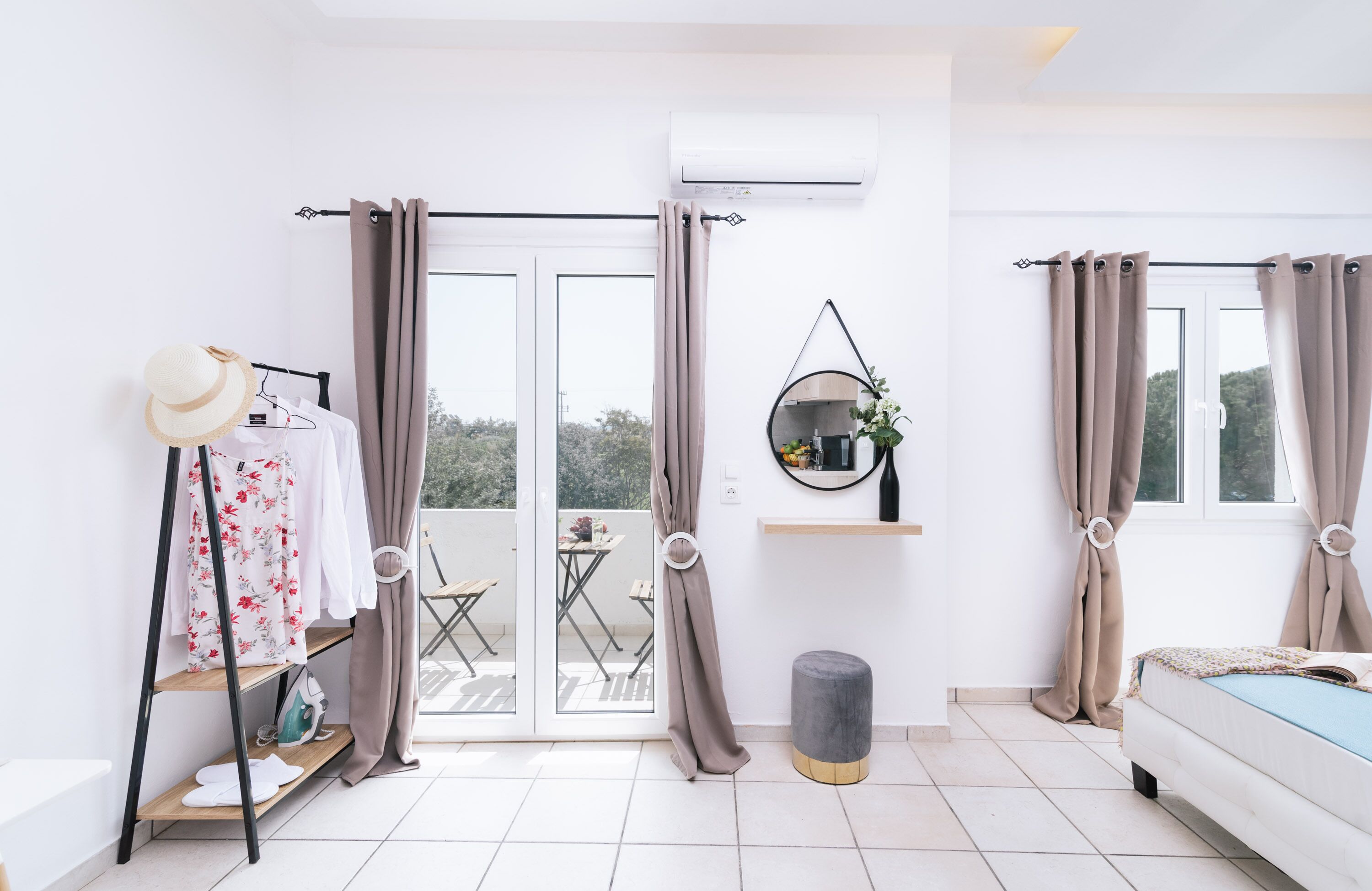 Ermis Luxury Suites & Apartments