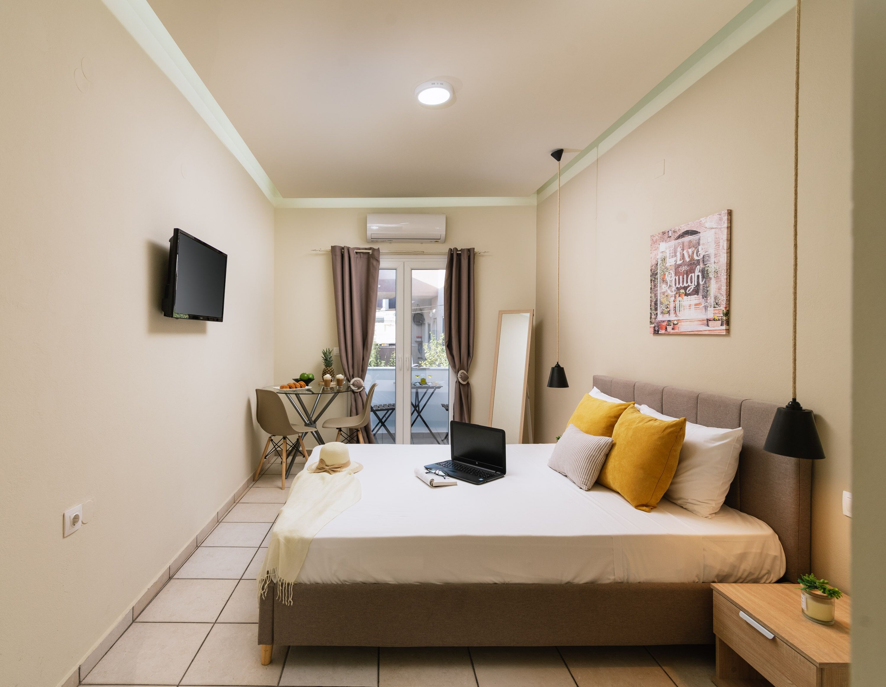 Ermis Luxury Suites & Apartments