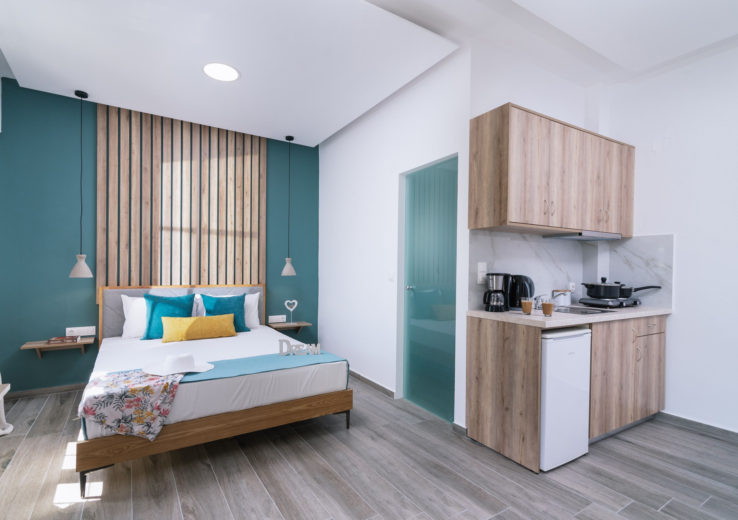 Ermis Luxury Suites & Apartments