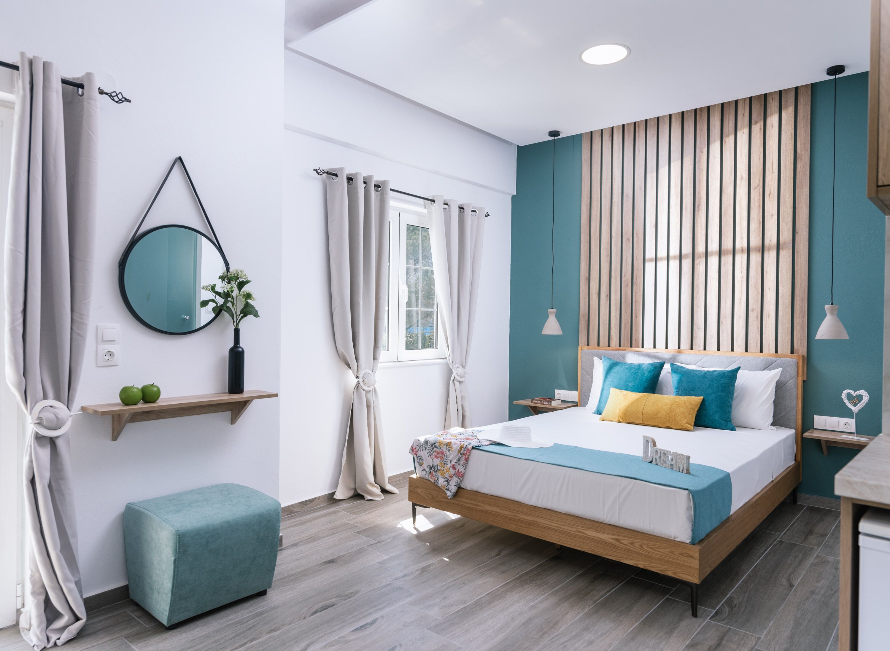 Ermis Luxury Suites & Apartments