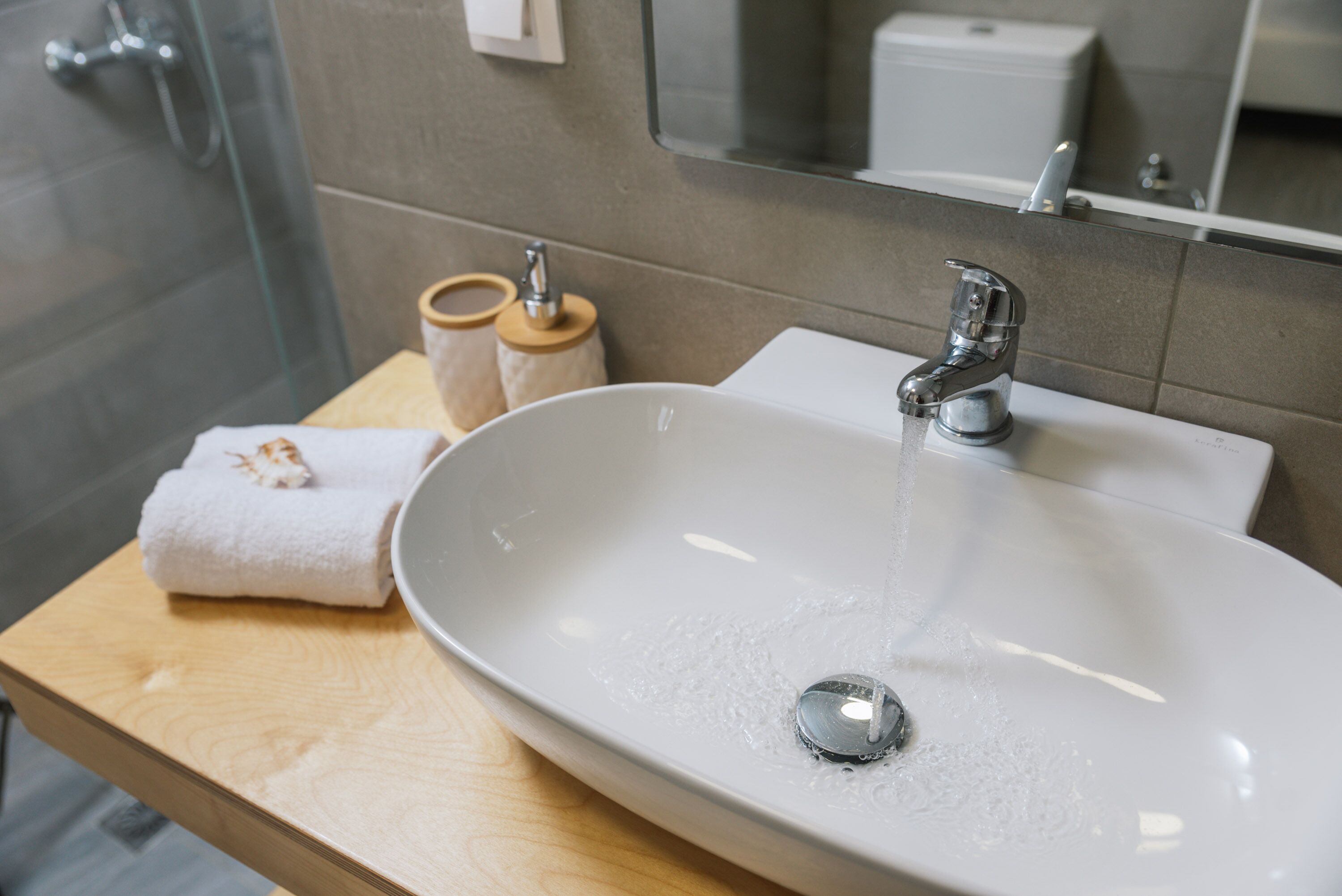 Ermis Luxury Suites & Apartments