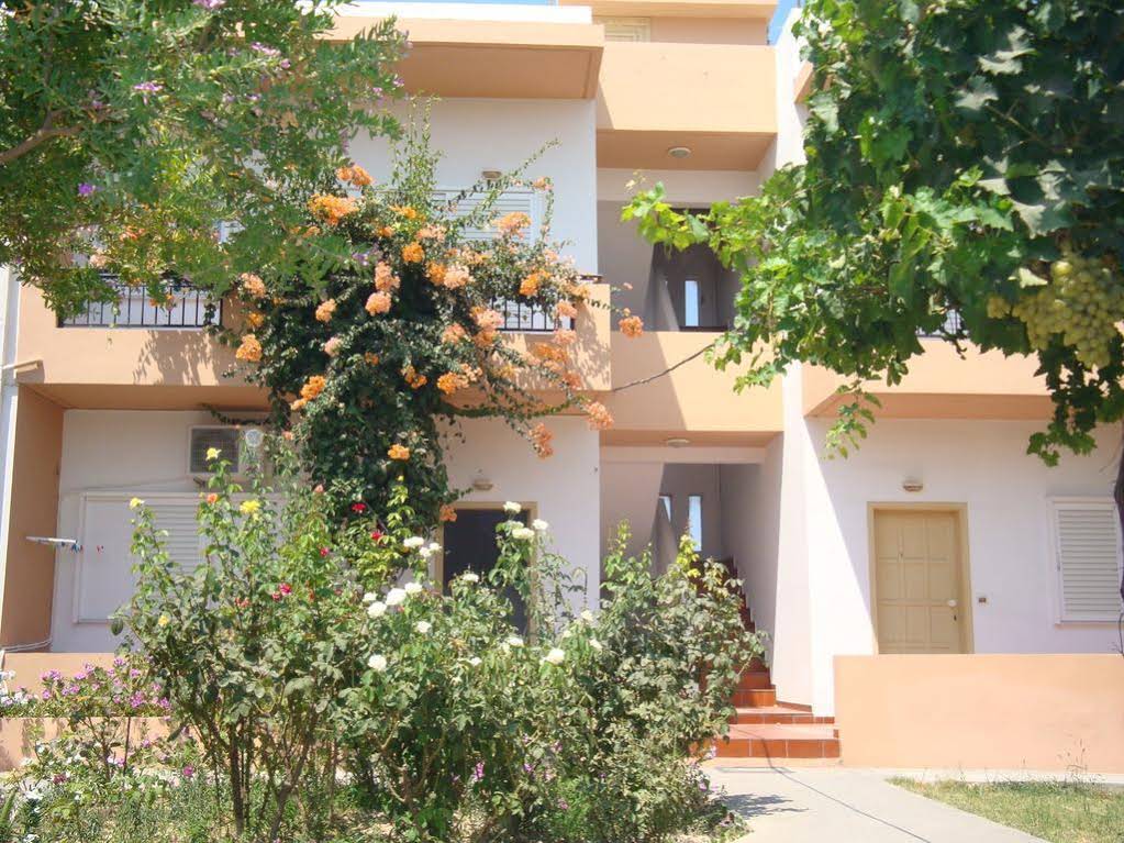 Yannis Apartments