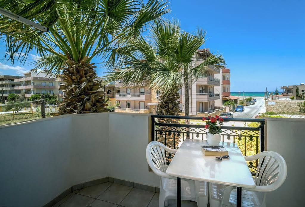 Yannis Apartments