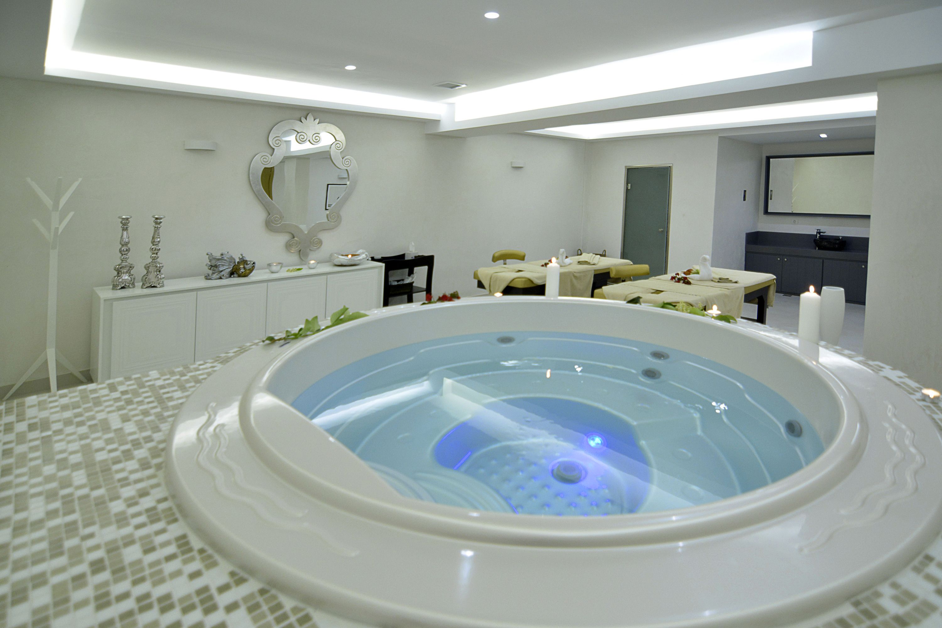 Insula Alba Sea Side Resort & Spa