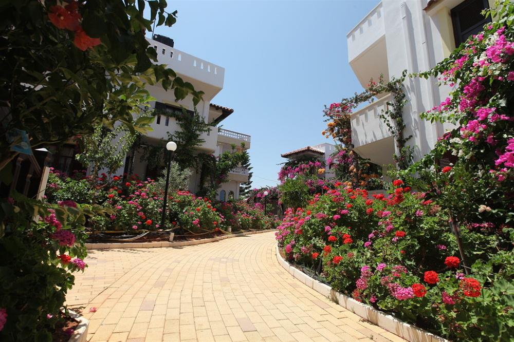 Paul Marie Hotel & Bungalows