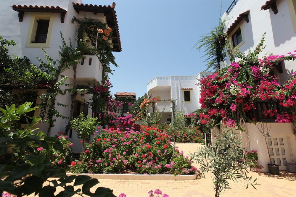Paul Marie Hotel & Bungalows