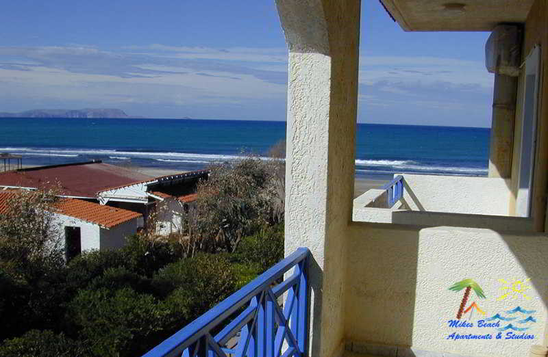 Mikes Beach Apartments & Studios