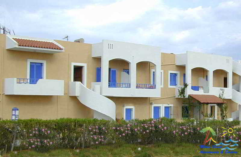 Mikes Beach Apartments & Studios