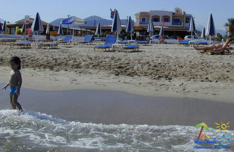 Mikes Beach Apartments & Studios