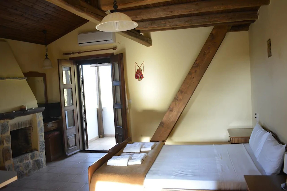 Hotel Ellinospito