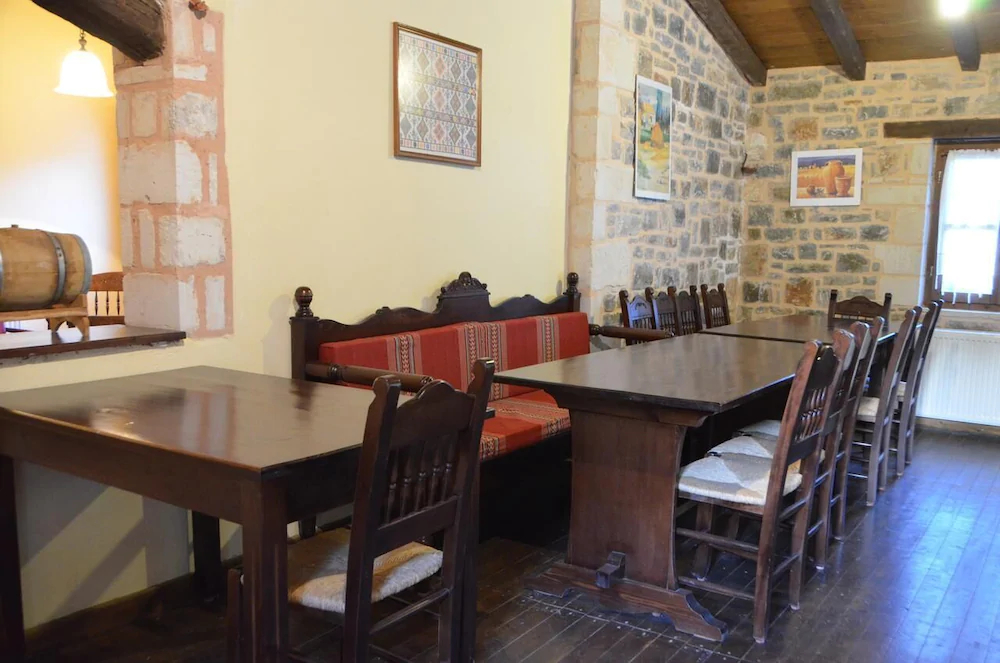 Hotel Ellinospito