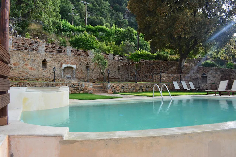 Hotel Ellinospito