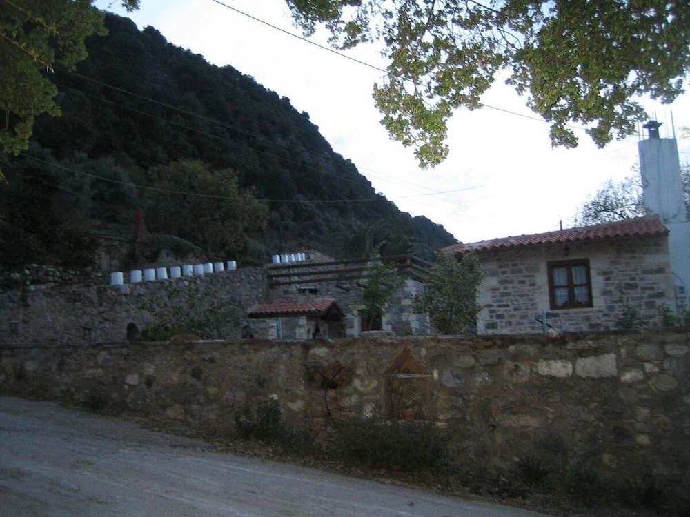 Hotel Ellinospito