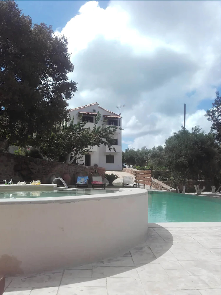 Hotel Ellinospito